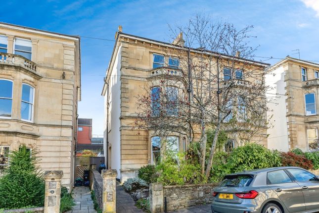 5 bedroom semi-detached house for sale