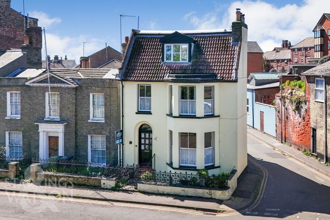St. Georges Road, Great Yarmouth 4 bed end of terrace house for sale