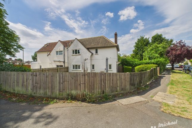 Chestnut Crescent, Aylesbury... 3 bed semi