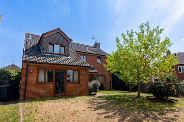 Hawthorn Drive, Thrapston, NN14 5 bed detached house for sale