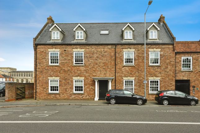 1 bedroom ground floor flat for sale