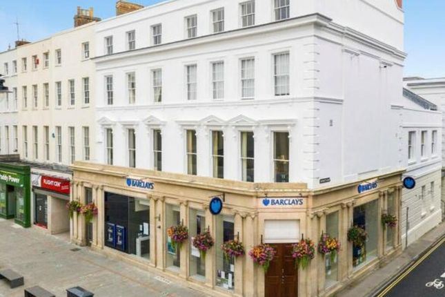 High Street, Cheltenham GL50 3 bed flat for sale