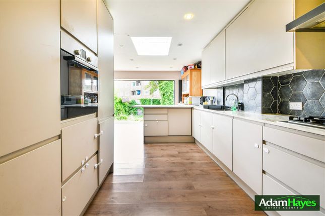 George Crescent, London N10 3 bed terraced house for sale