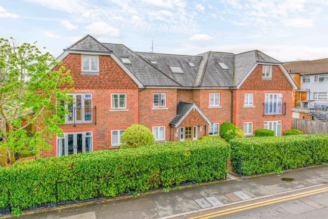 Corrie Road, Addlestone KT15 2 bed apartment for sale