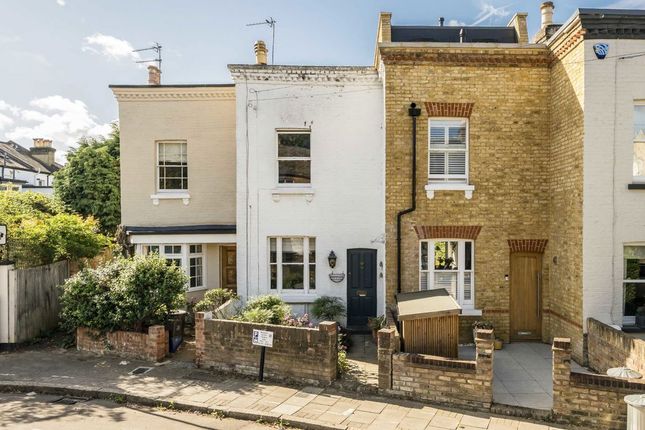 St. Margarets Grove, St Margarets TW1 2 bed terraced house for sale