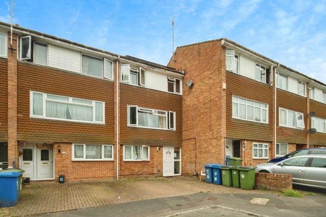 6 bedroom town house for sale