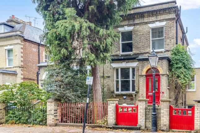 5 bedroom semi-detached house for sale