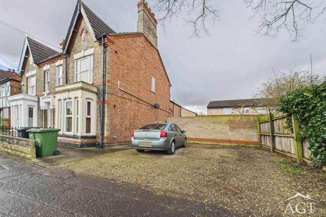 5 bed detached house