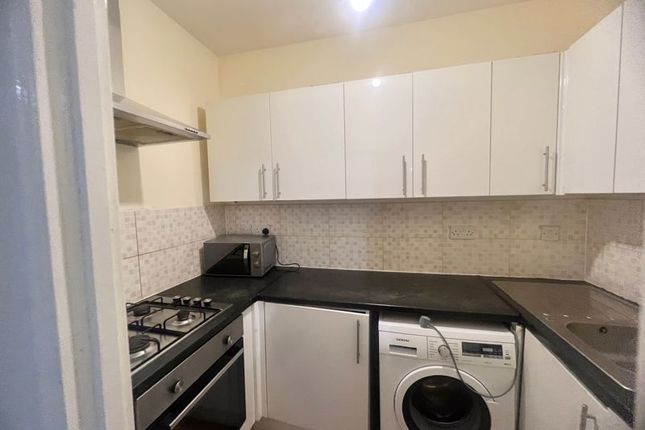 Lowden Road, Edmonton, London 3 bed apartment for sale