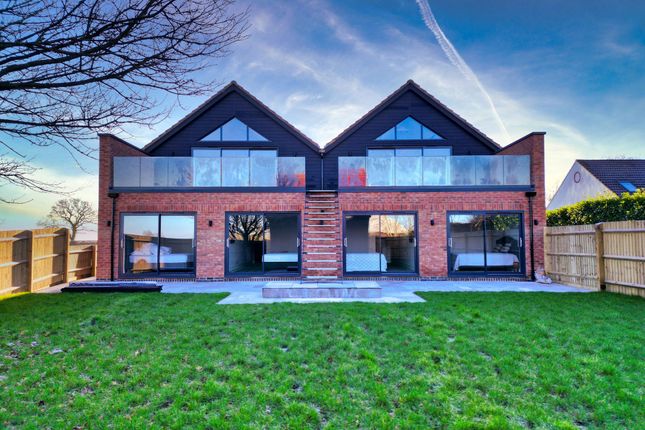 Warren Road, Milton Keynes MK17 6 bed barn conversion for sale