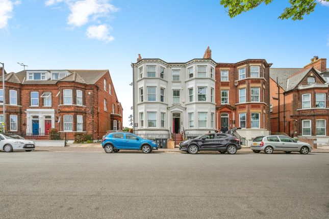 3 bedroom flat for sale