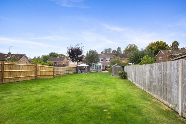 Woodlands, Crawley RH10 5 bed detached house for sale