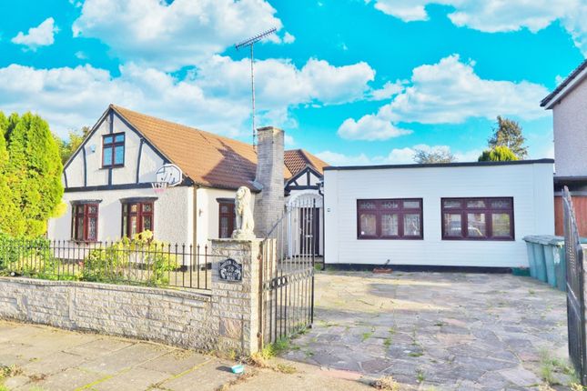 Hamlet Road, Romford, RM5 5 bed detached bungalow for sale