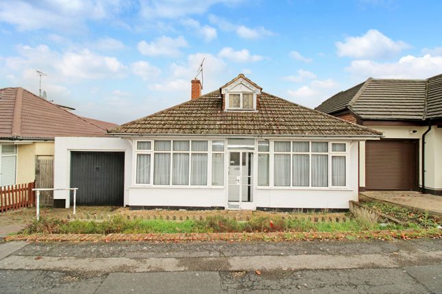 Manor Road,  Farnborough, GU14 2 bed detached house for sale