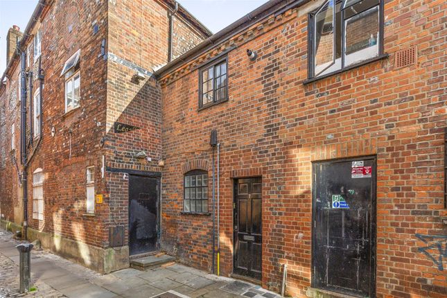 Bull Lane, High Wycombe HP11 5 bed apartment for sale