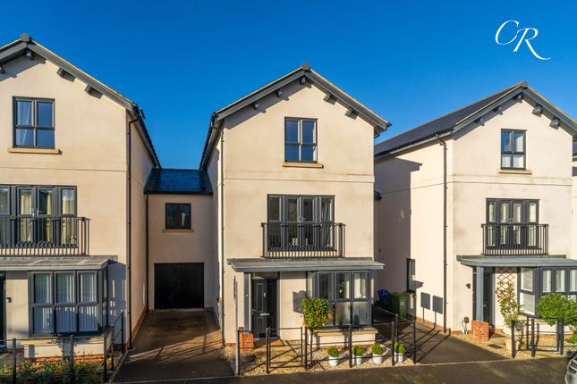 4 bedroom link detached house for sale