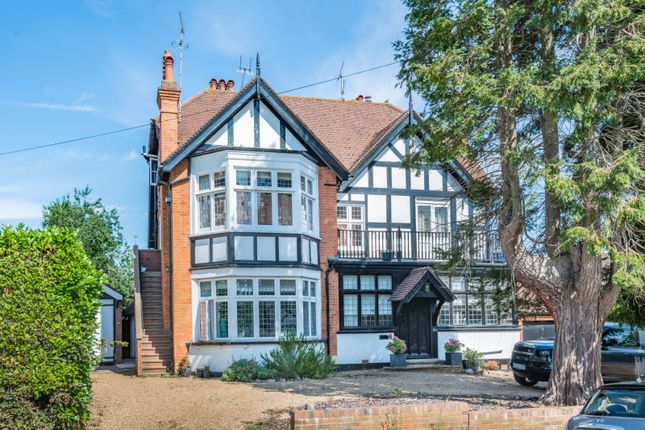 Douglas Road, Harpenden, Hertfordshire 2 bed flat for sale