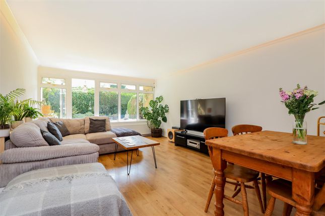 Mulberry Close, Horsham 2 bed maisonette for sale