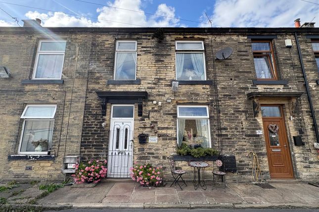 Springfield, Queensbury, Bradford 2 bed terraced house for sale