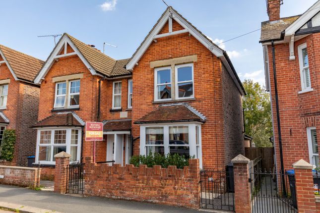 Grosvenor Road, East Grinstead RH19 3 bed semi