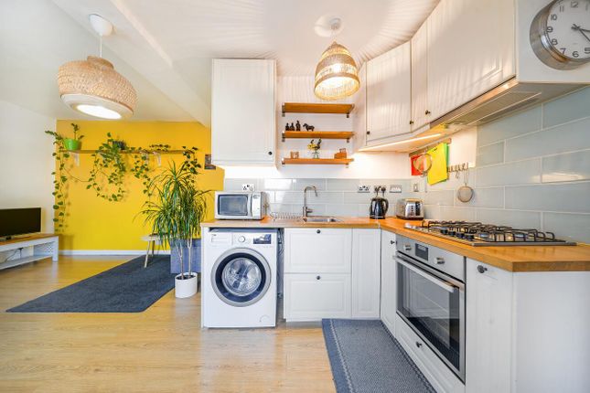 High Street, Penge, London, SE20 1 bed flat for sale