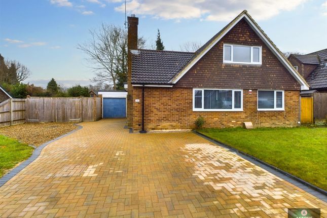 Moat Walk, Pound Hill RH10 4 bed detached house for sale