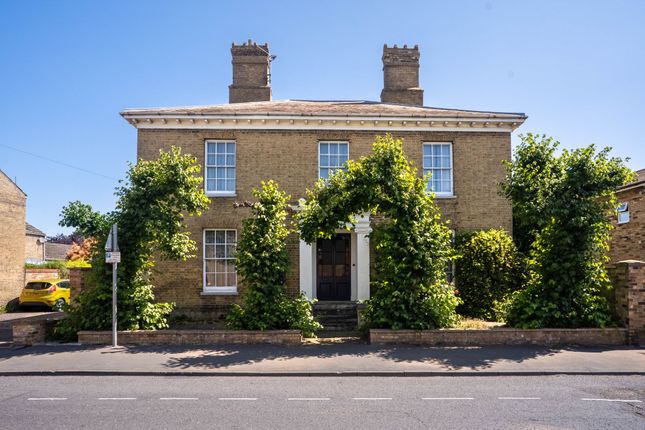 6 bedroom detached house for sale