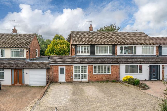 Grasmere Close, Leverstock Green... 3 bed semi