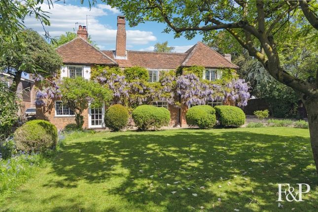 Stoke Poges, Buckinghamshire 5 bed detached house for sale