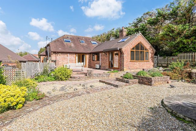 Drift Road, Clanfield 4 bed detached bungalow for sale