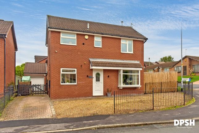 Woodcross, Churwell, Leeds 3 bed detached house for sale