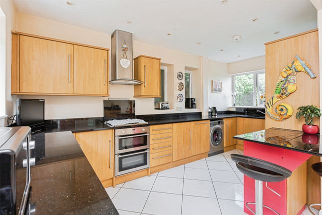 4 bed detached house