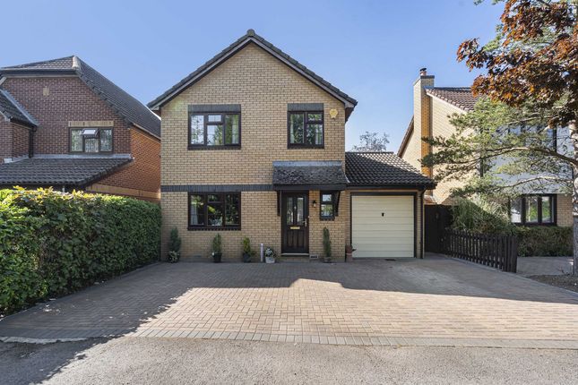 Heron Drive, Bicester, OX26 4 bed detached house for sale