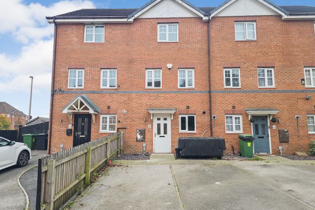 3 bedroom town house for sale
