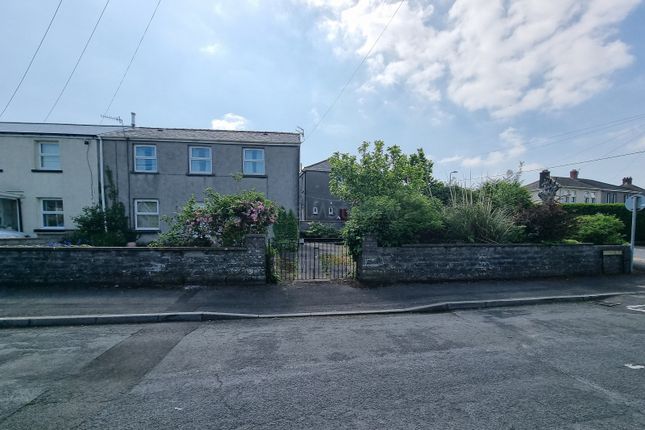 Crescent Road, Sarn, Bridgend County.... 3 bed semi