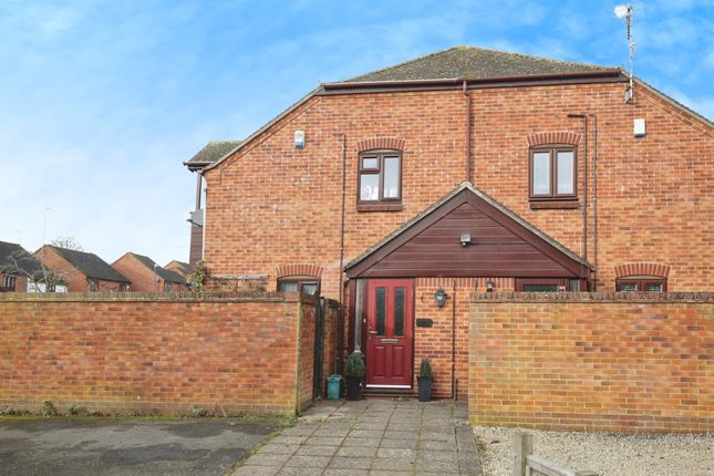 2 bedroom semi-detached house for sale