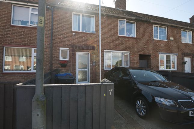 Carnforth Crescent, Grimsby DN34 3 bed terraced house for sale
