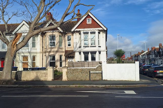 5 bedroom end of terrace house for sale