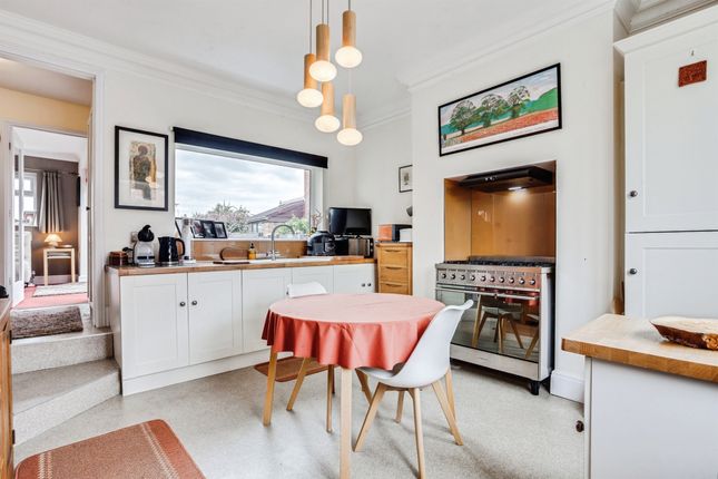 4 bed detached house