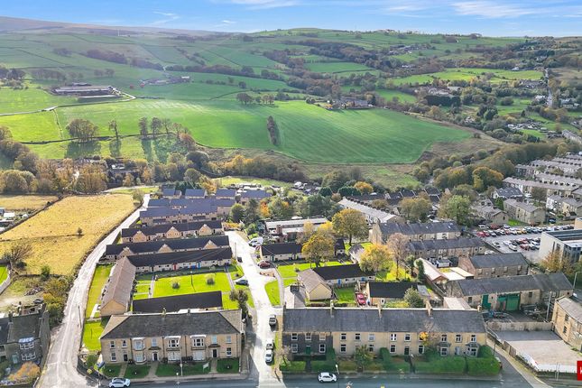 Keighley Road, Colne, BB8 5 bed maisonette for sale