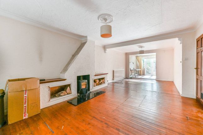 Dunheved Close, Croydon, Thornton... 3 bed semi