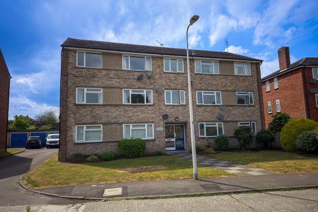 Stroud Green, Newbury, RG14 2 bed flat for sale