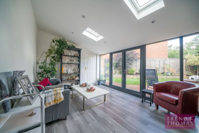 Byewaters, Watford WD18 3 bed detached house for sale