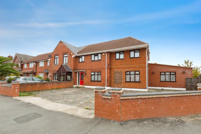 5 bedroom end of terrace house for sale