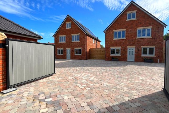 Amberstone, Hailsham, BN27 5 bed detached house for sale
