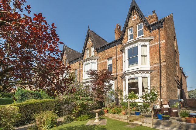 5 bedroom end of terrace house for sale