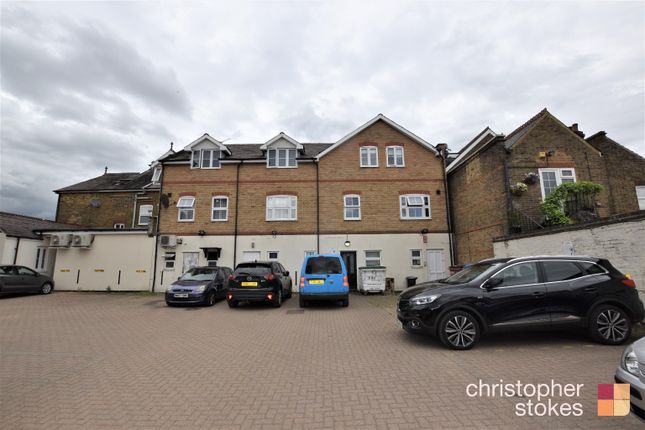 Turners Hill, Cheshunt... 1 bed flat for sale