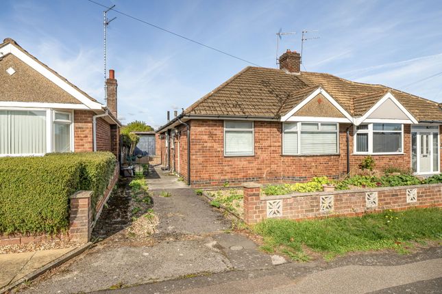 Southfield Road, Northampton NN5 3 bed semi