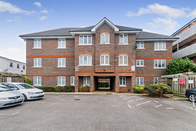 Farnburn Avenue, Slough, SL1 2 bed flat for sale
