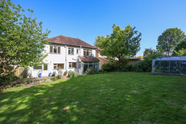 5 bed detached house